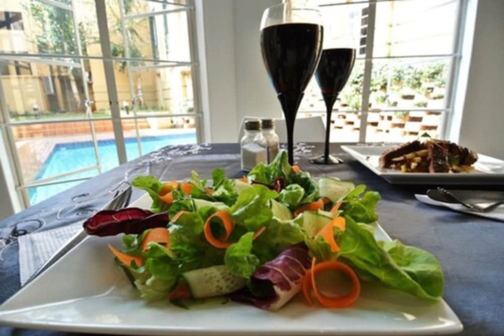 Dining 34 of 42