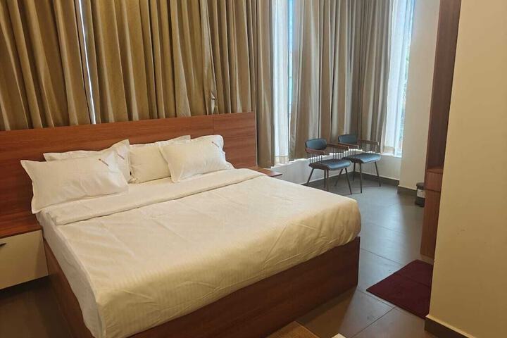 Room 4 of 17