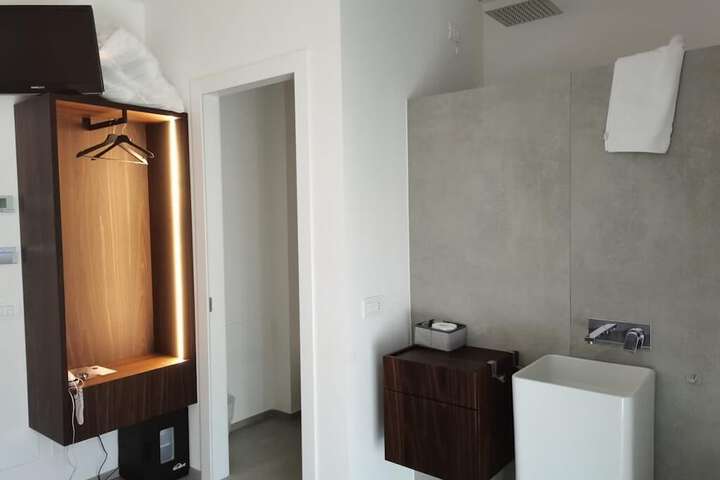 Room 39 of 106