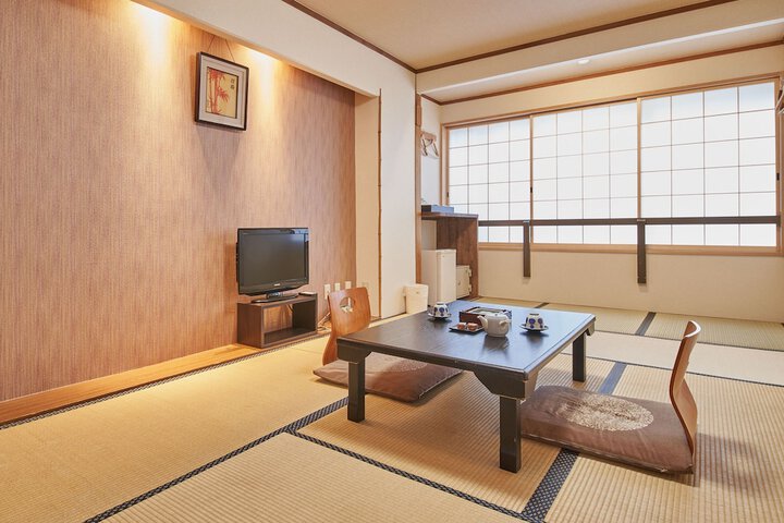 Room 9 of 25