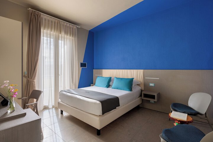 Room 9 of 18