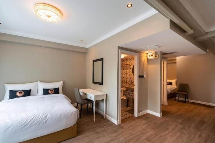 Room 8 of 40