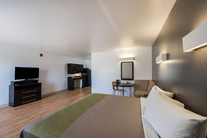 Room 16 of 35