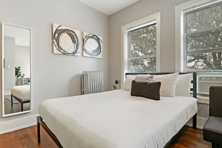 Image of Modern Minimalist Studio in Portage Park