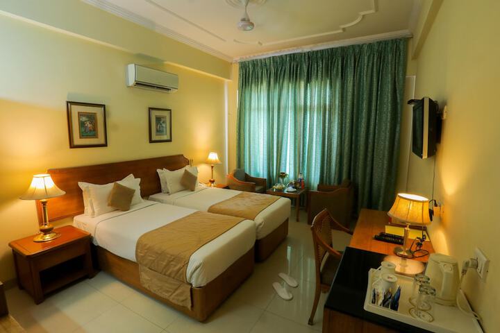 Room 28 of 60