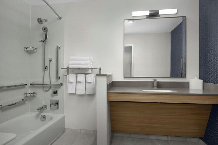Room 10 of 40
