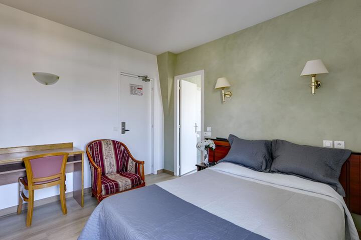 Room 6 of 25