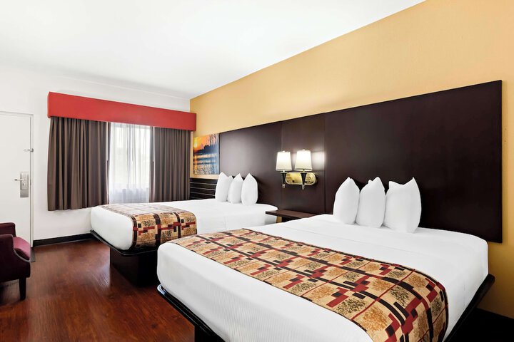 2 Double Beds (5 of 9)