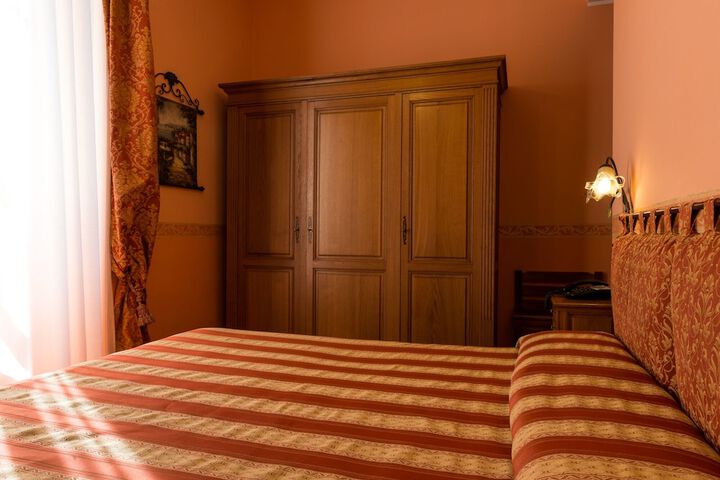 Room 13 of 53