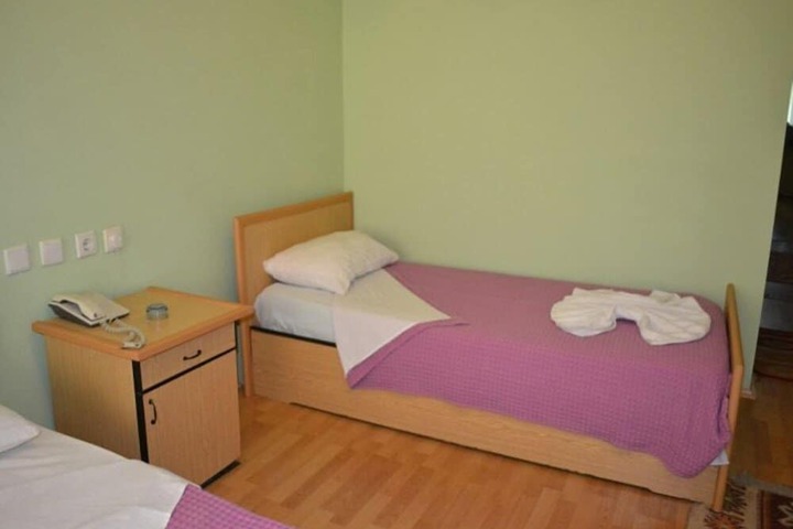 Room 7 of 13