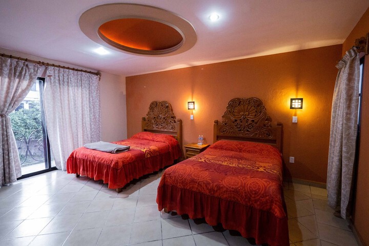 Room 15 of 33