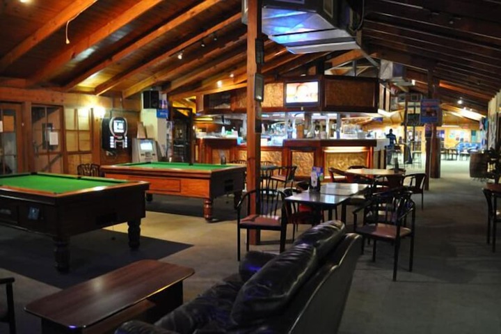 Lounge 16 of 27