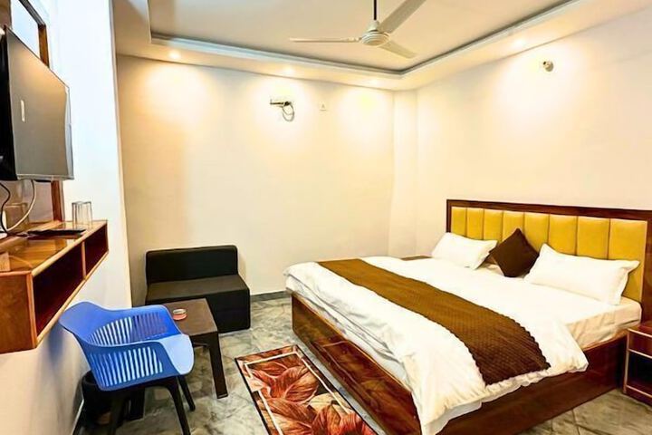 Room 4 of 11