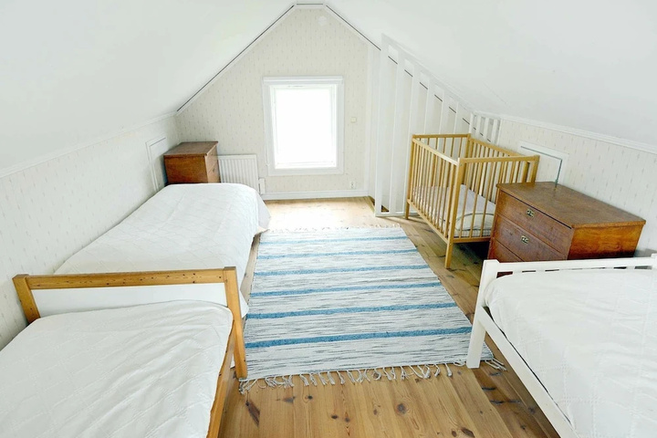 Room 2 of 11