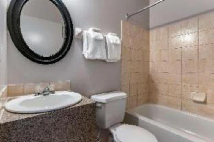 EconoHotel Montreal
