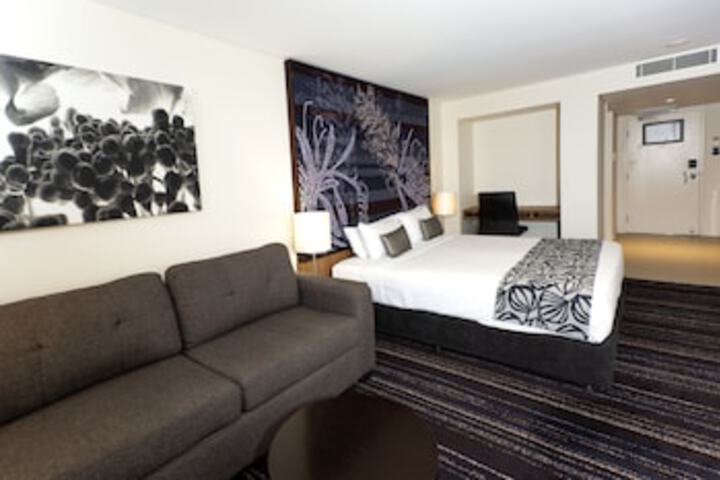 Room 52 of 237