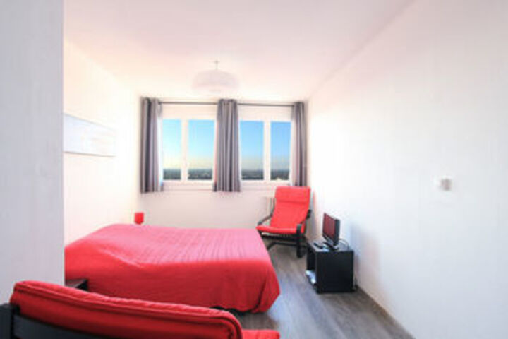 Room 8 of 20