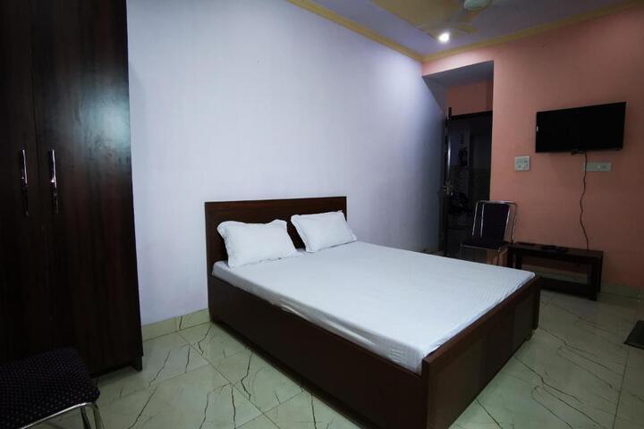 The red rose hotel
