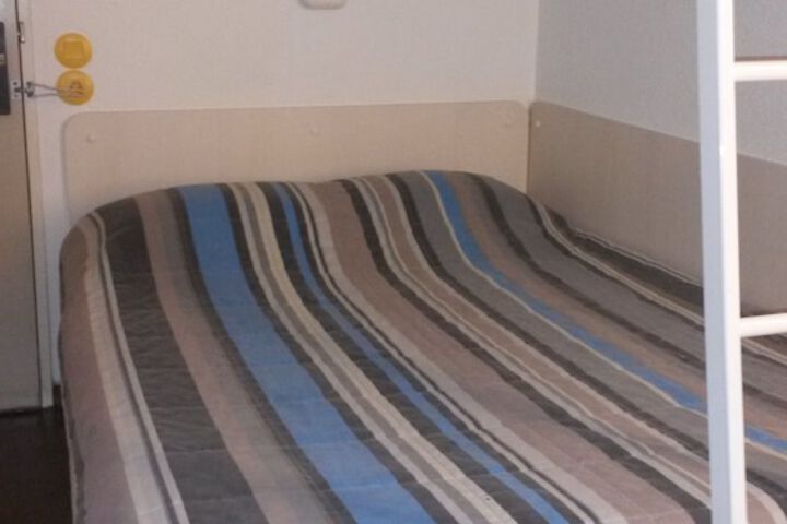 Room 7 of 18