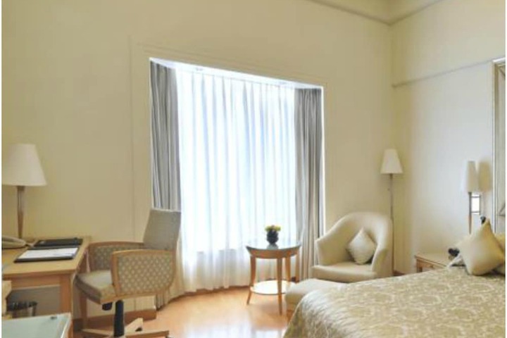 Room 6 of 63