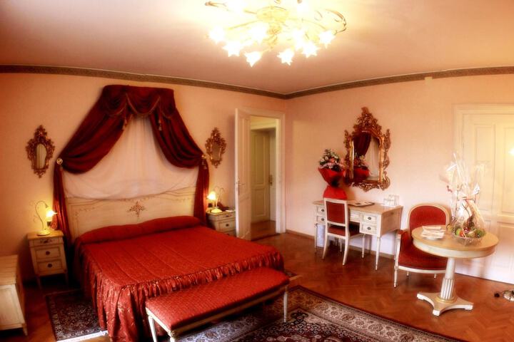 Room 21 of 161