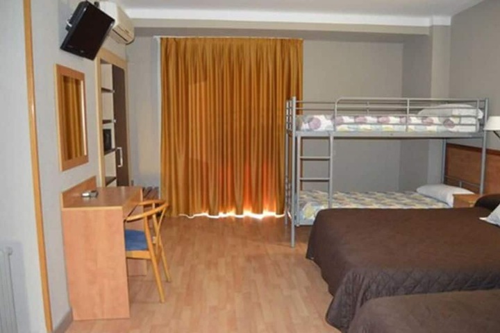 Room 14 of 34