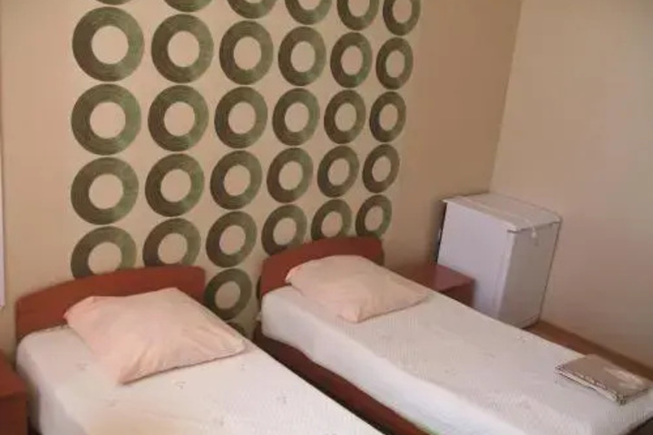 Room 2 of 10