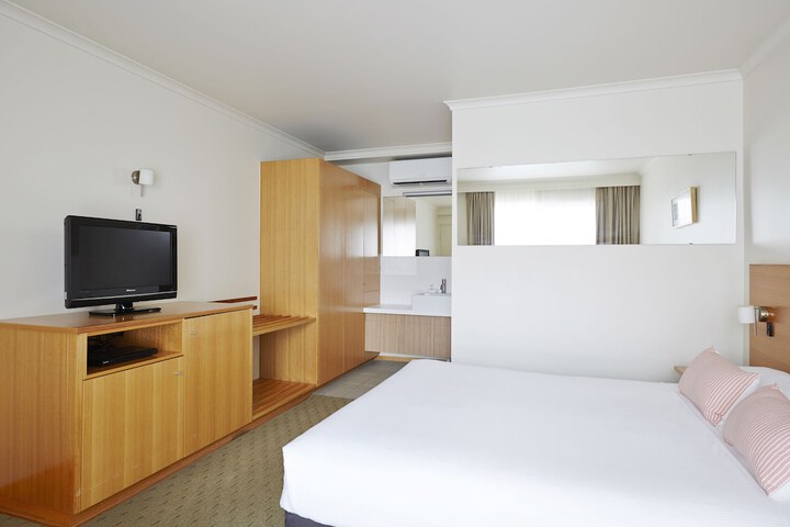 Room 4 of 32