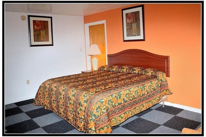 Room 6 of 42
