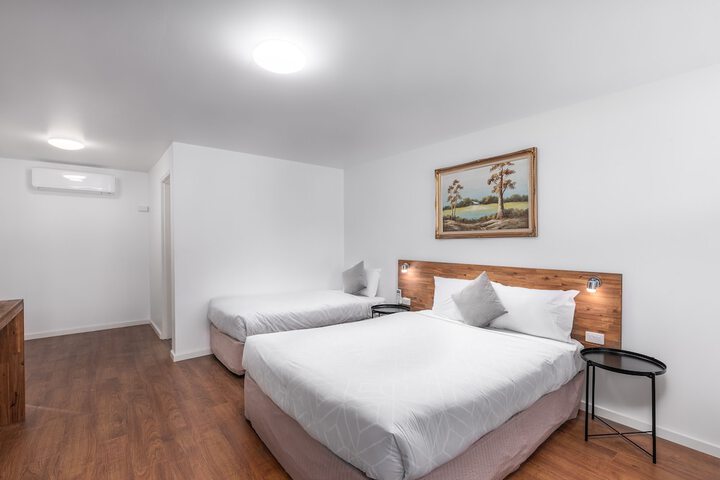 Room 18 of 28