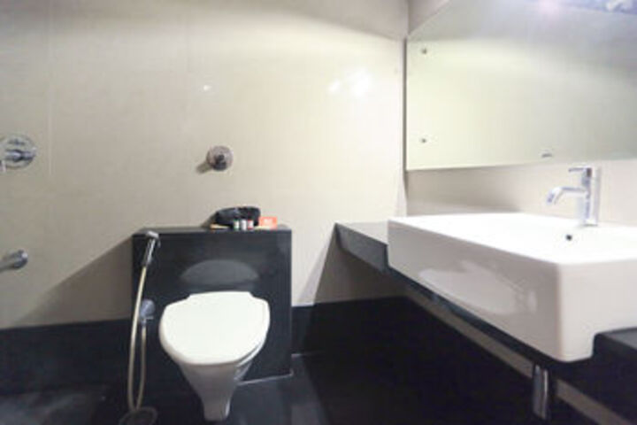 Room 3 of 9