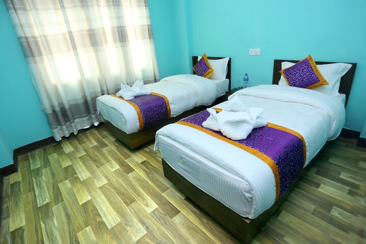 Room 10 of 33