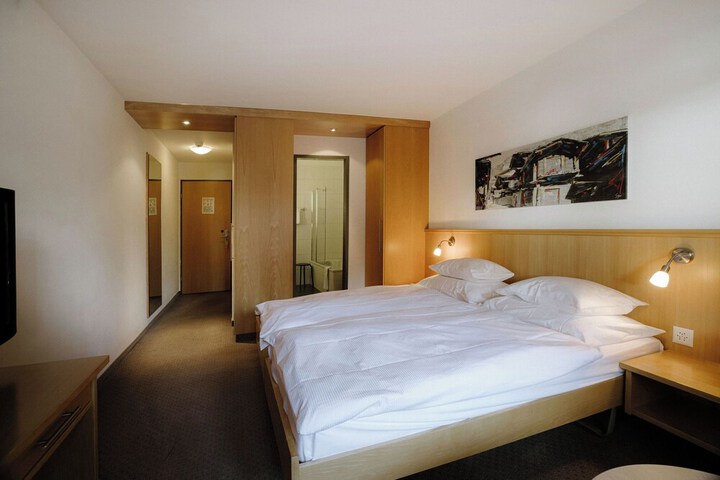 Room 12 of 97