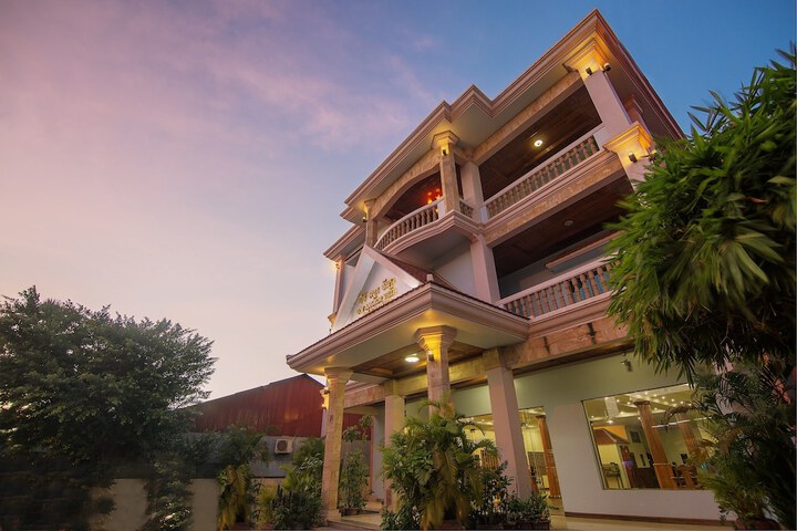 DV Angkor Villa