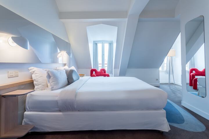 Room 8 of 27