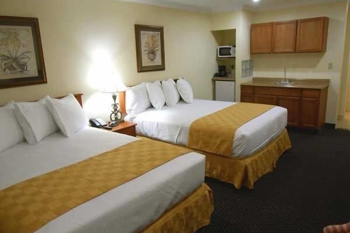 Superior 2 Queen Beds (23 of 25)