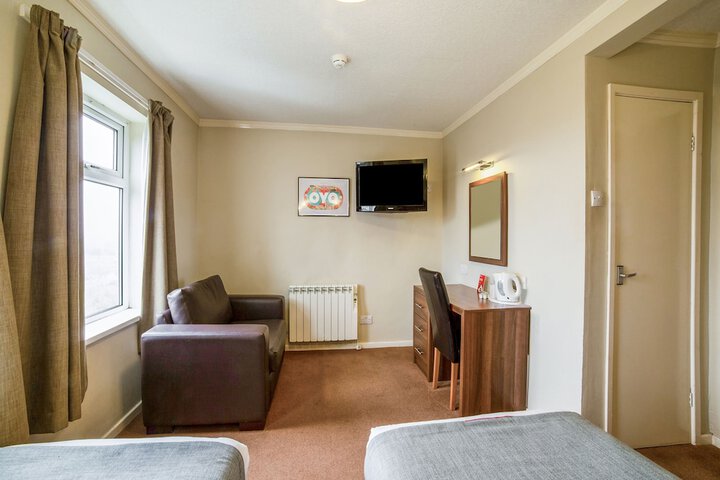 Room 13 of 118