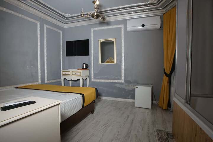 Room 22 of 34