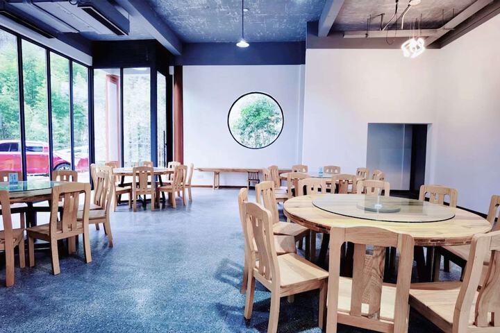 Dining 105 of 170