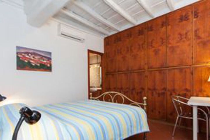 Room 12 of 21