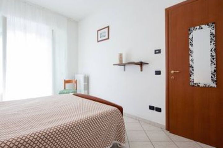 Room 52 of 96