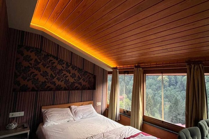 Room 2 of 31
