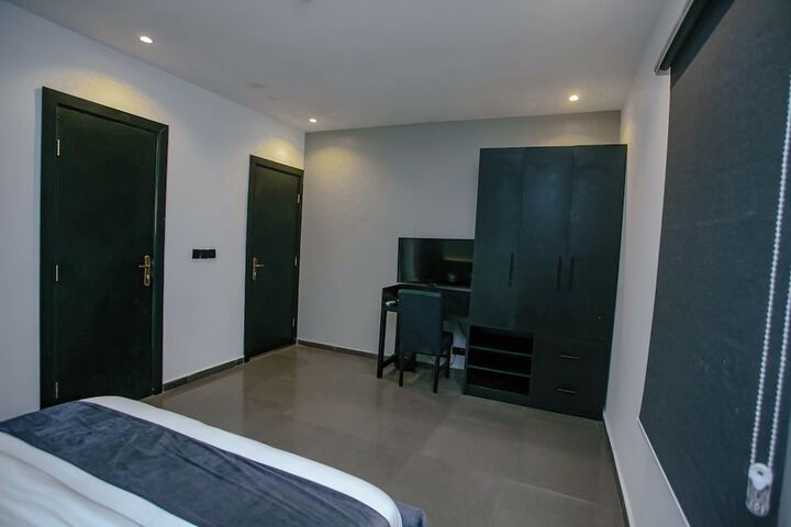 Room 10 of 19
