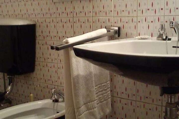 Room 23 of 34