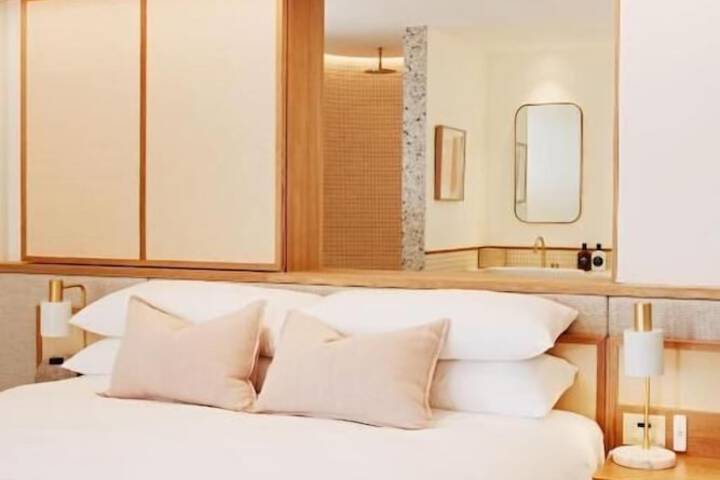 Room 4 of 76
