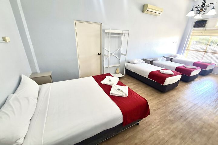 Room 14 of 80