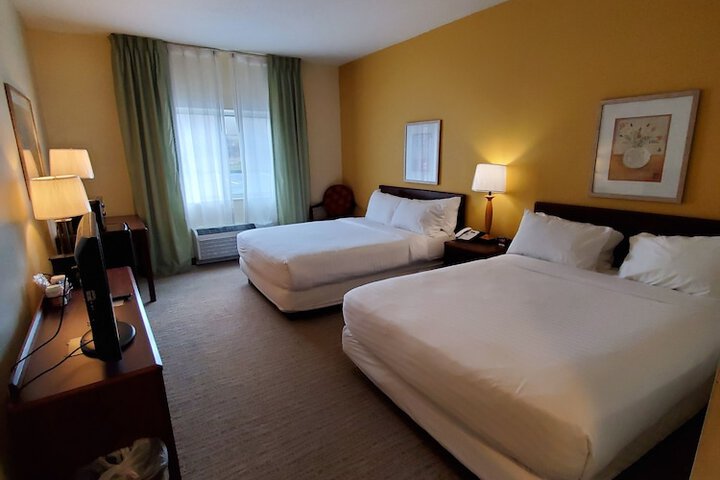 1 Queen Bed (1 of 13)