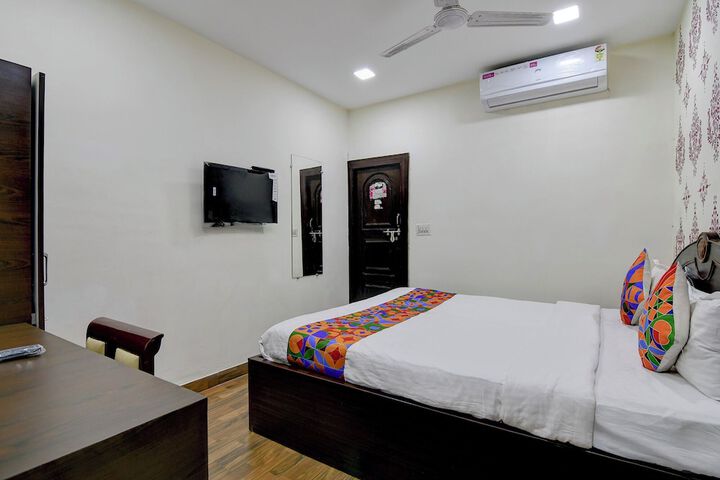 Room 17 of 31