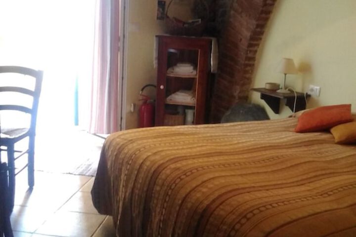 Room 2 of 33
