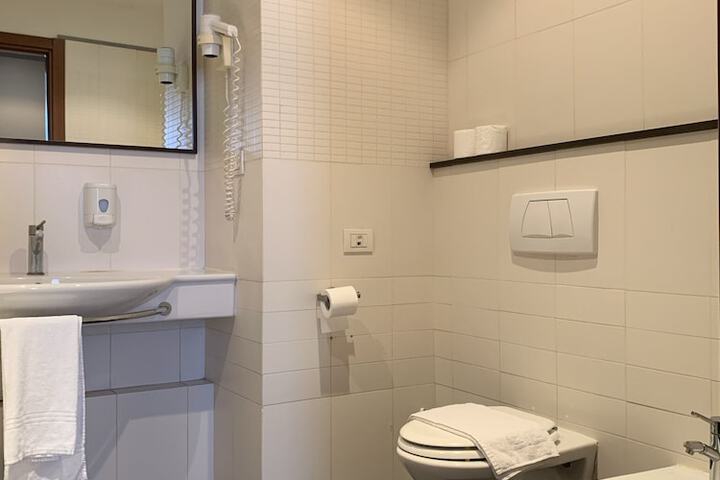 Room 33 of 50